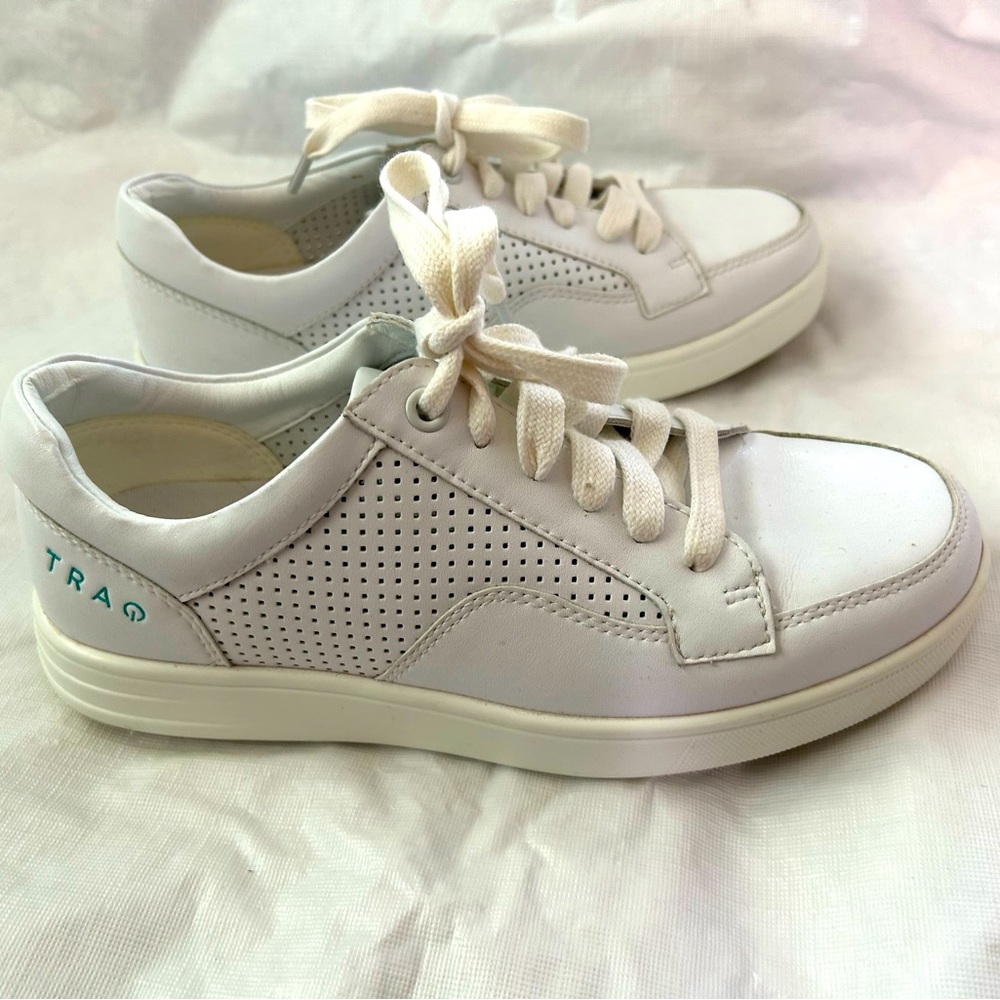 Traq by Alegria white leather sneaker